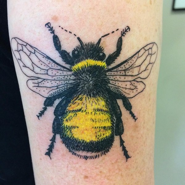 tatouage abeille 441