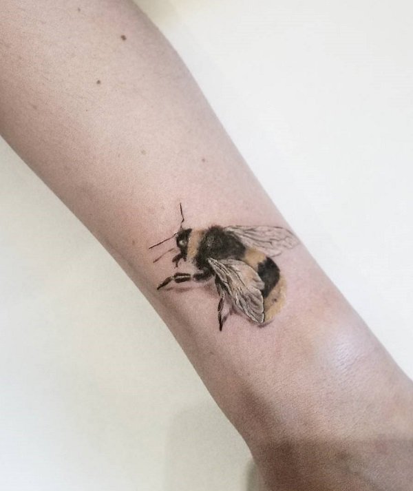 tatouage abeille 727