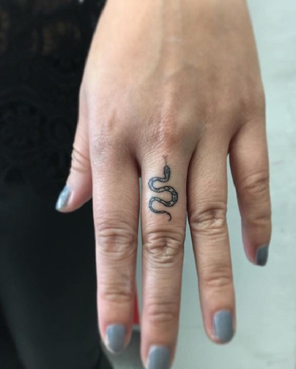 tatouage serpent 609