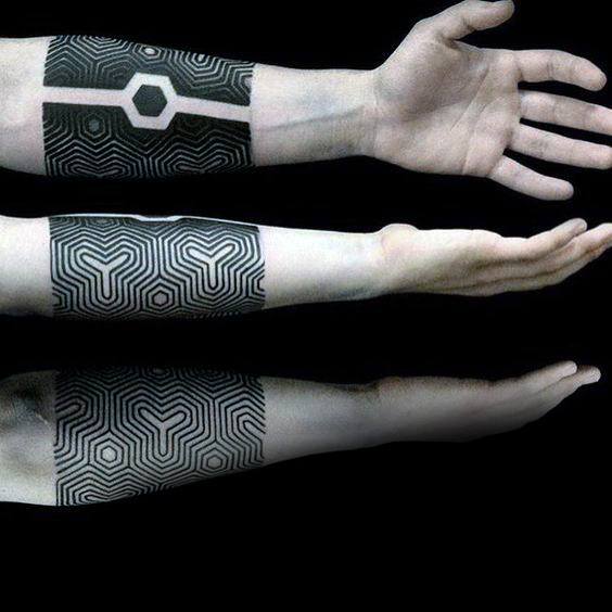 tatouage noir 35