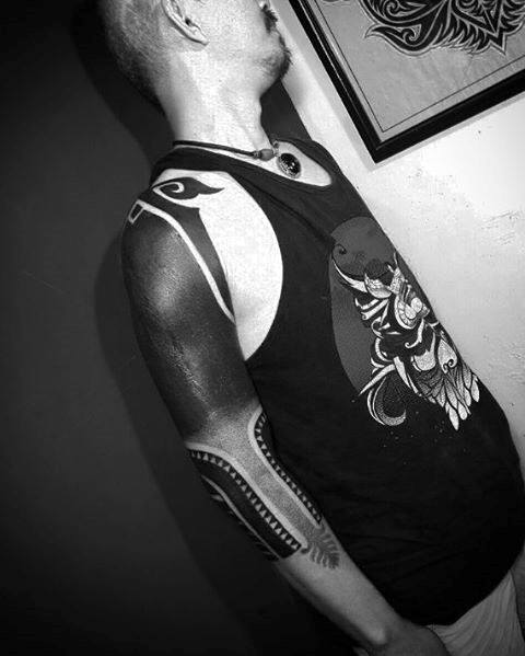 tatouage noir 69