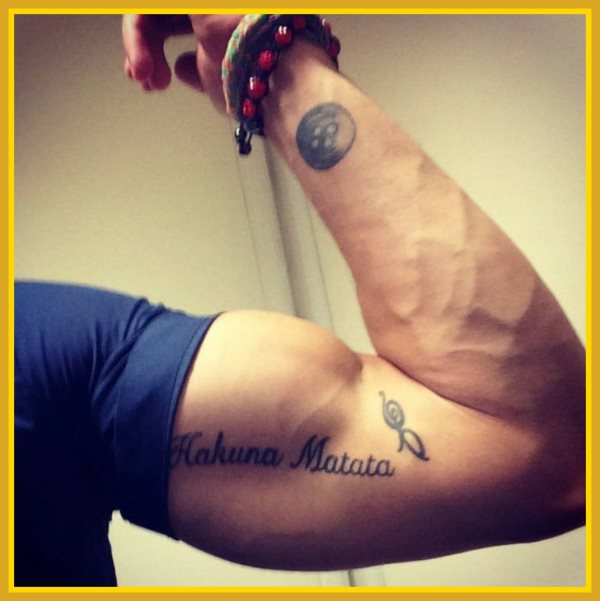 tatouage biceps 953