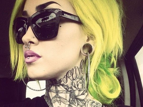 tatouage cou 401