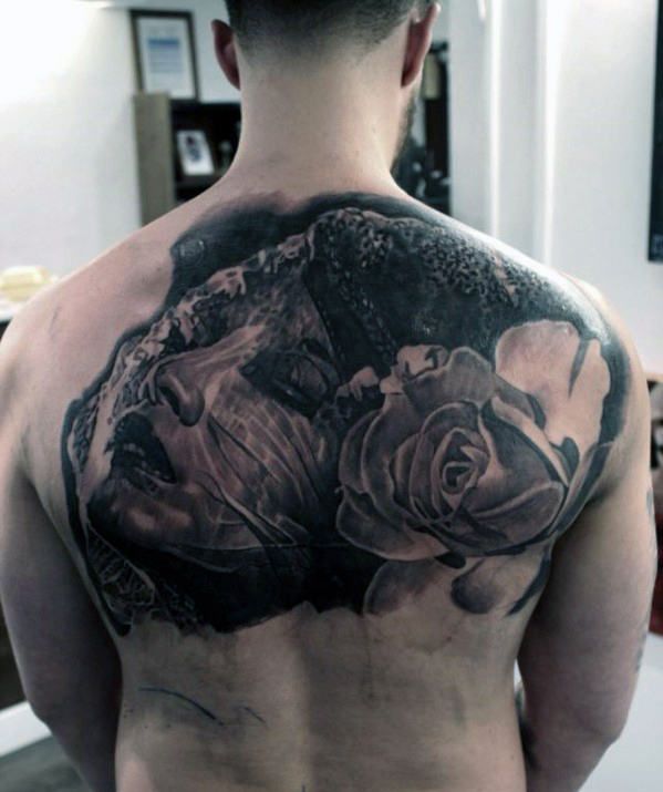 tatouage dos 929