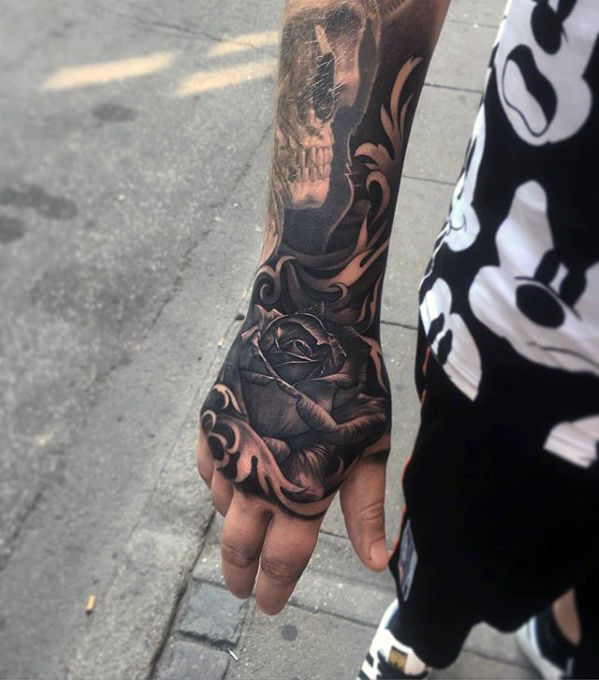 tatouage main 65