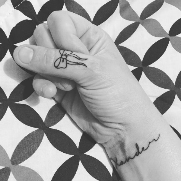 tatouage poignet 153