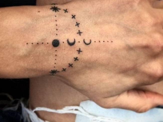 tatouage poignet 765