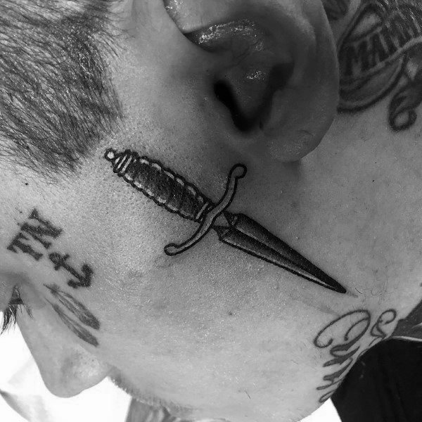 tatouage visage 393