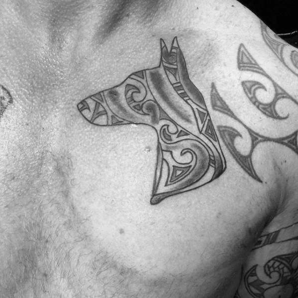 tatouage dobermann 77