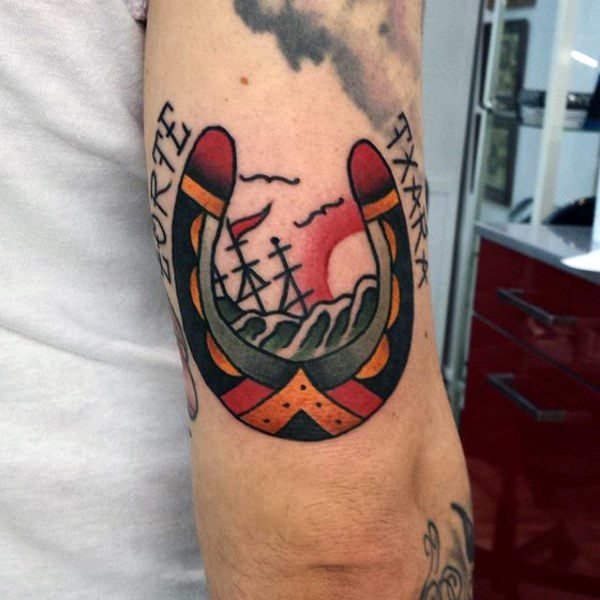 59 Tatouages de fer à cheval (Et leur signification)