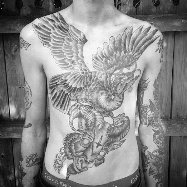 tatouage vautour 63