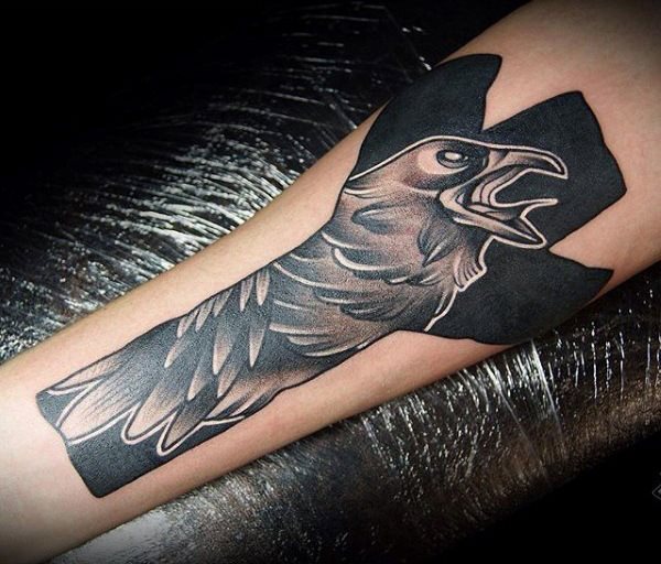 tatouage corbeau 182