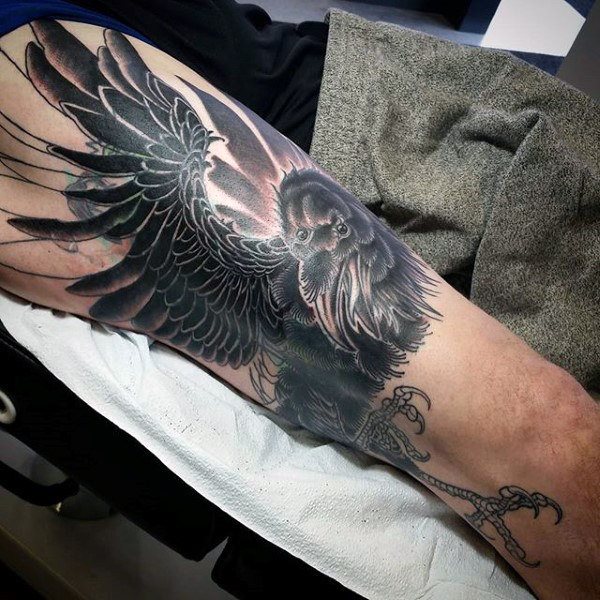 tatouage corbeau 230