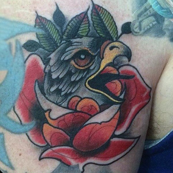 tatouage faucon 130