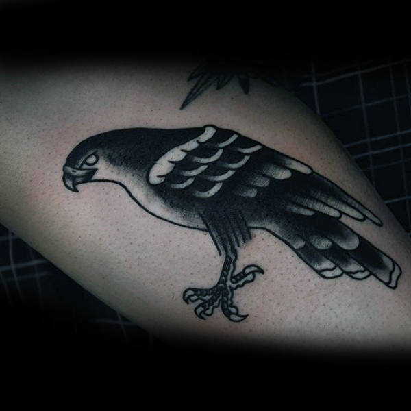 tatouage faucon 346