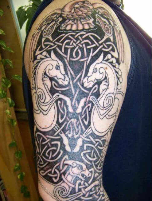 tatouage cheval 98