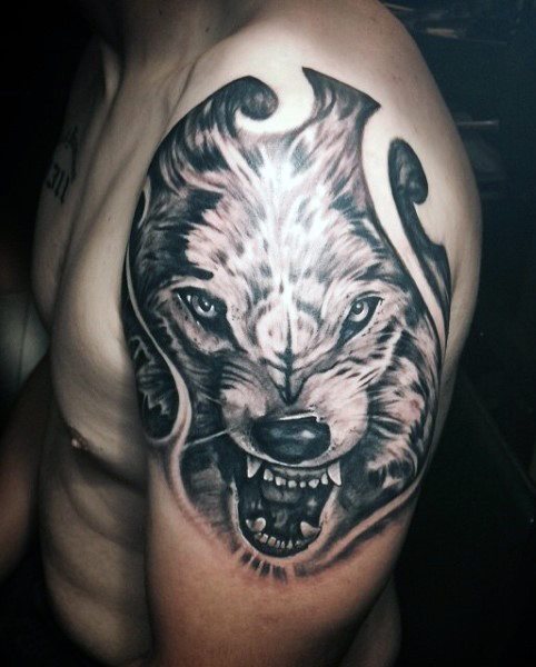 tatouage loup 311