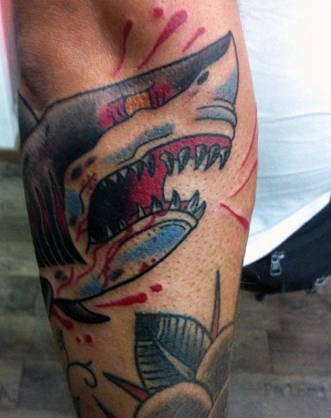 tatouage requin 167