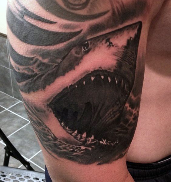 tatouage requin 197