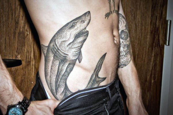 tatouage requin 218
