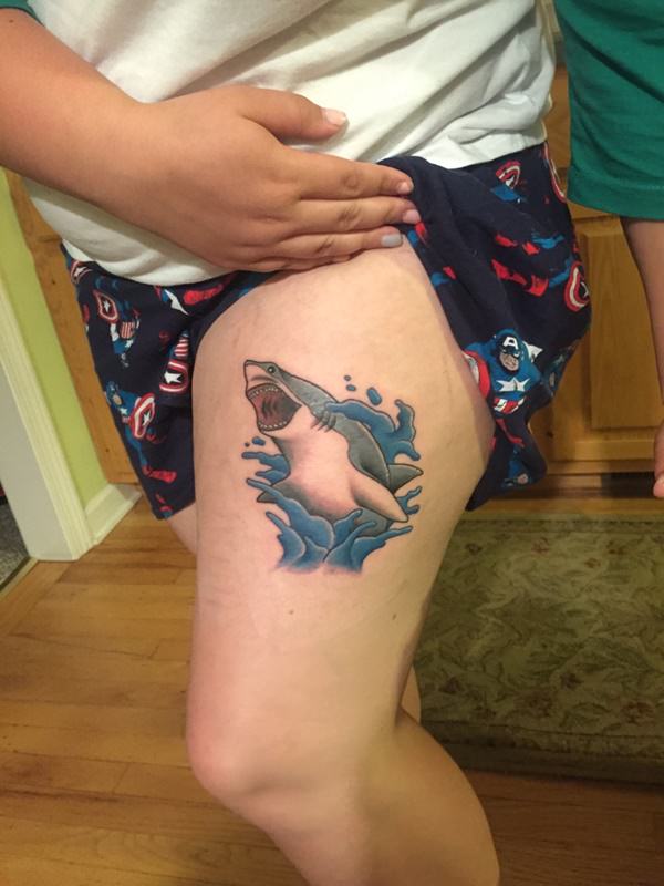 tatouage requin 38