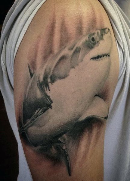 tatouage requin 389