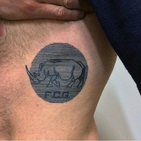 tatouage rhinoceros 95