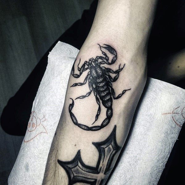 tatouage scorpion 326