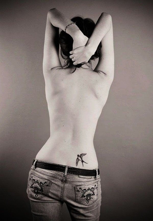 tatouage bas du dos 199