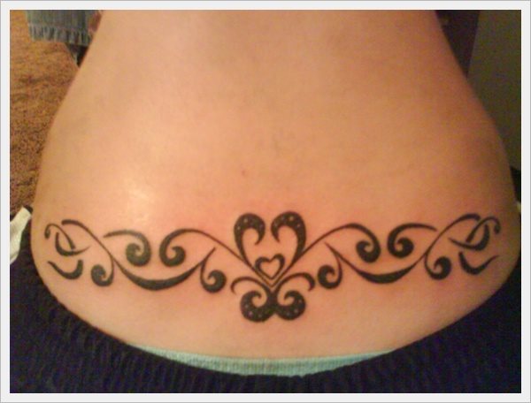 tatouage bas du dos 331