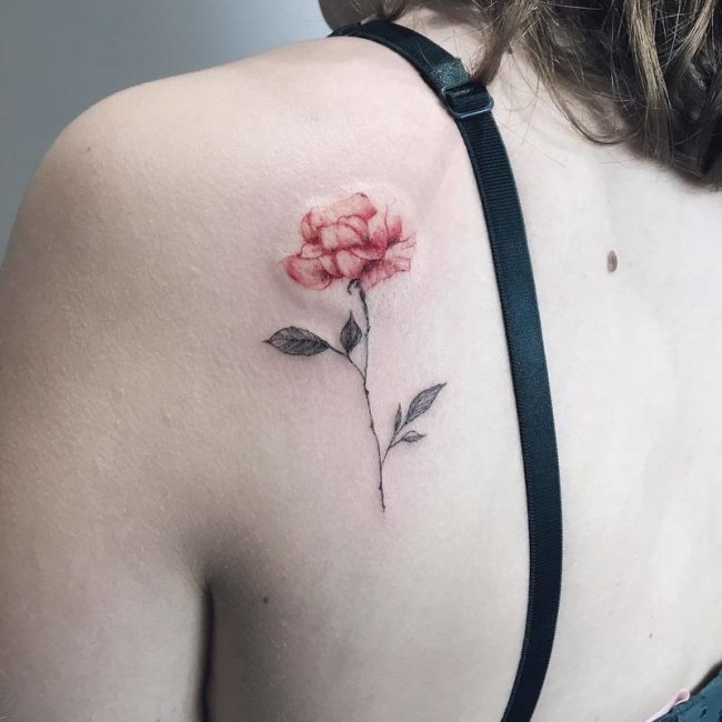 tatouage rose 151