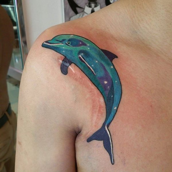 tatouage dauphin 44