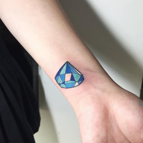tatouage diamant 182