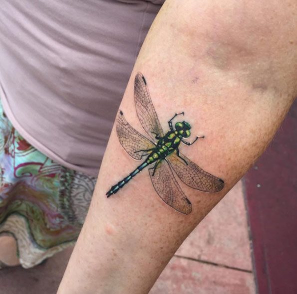 tatouage libellule 128