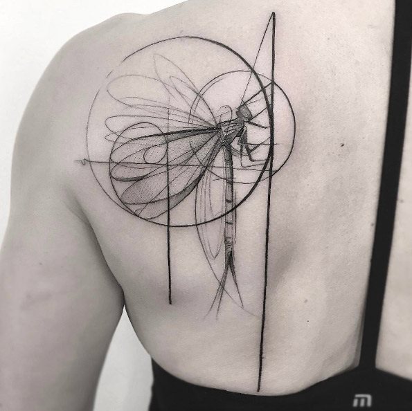 tatouage libellule 137