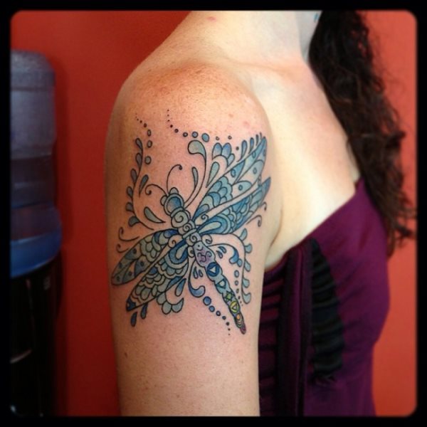 tatouage libellule 296