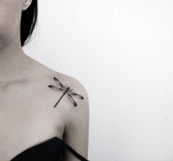 tatouage libellule 44