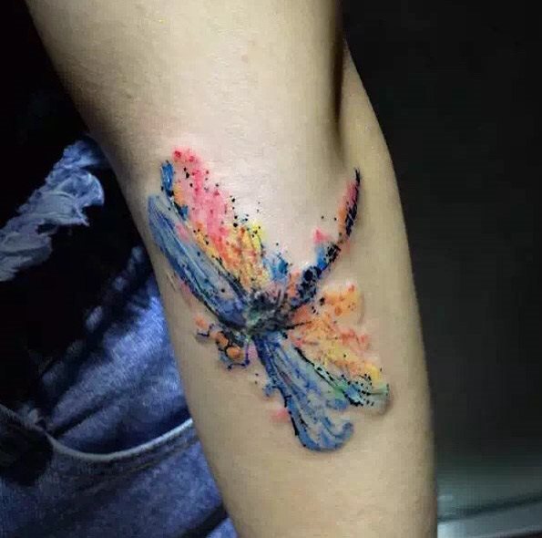 tatouage libellule 50