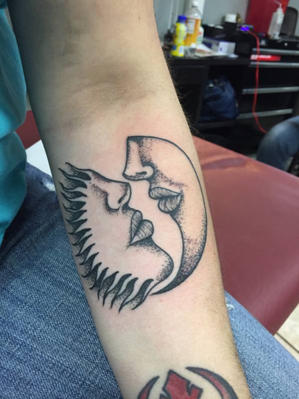 tatouage soleil 104