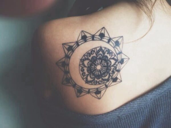 tatouage soleil 110