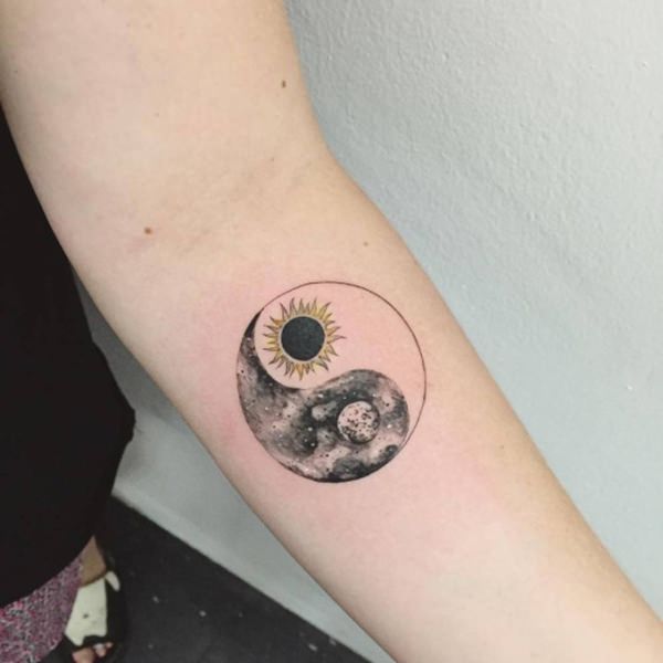 tatouage soleil 188