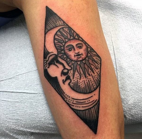 tatouage soleil 254
