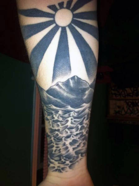 tatouage soleil 437