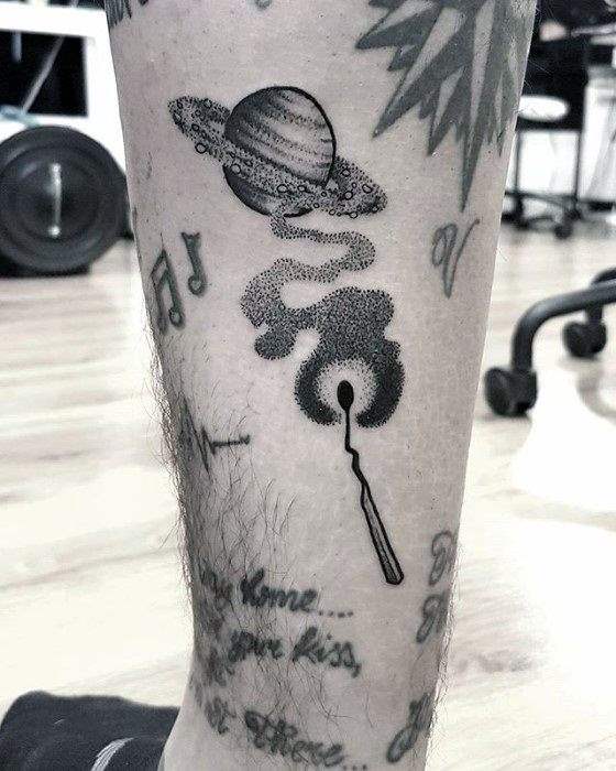 61 tatouages de Saturne (et leur signification)