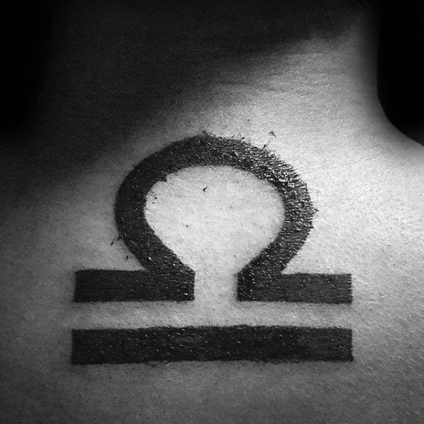 tatouage signe balance 174