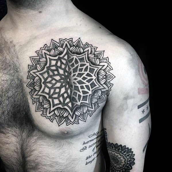 tatouage poitrine 880