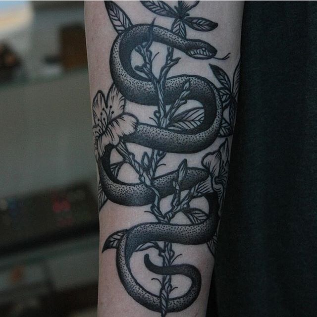 tatouage fleur grimpante 114
