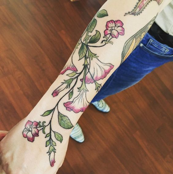 tatouage fleur grimpante 154