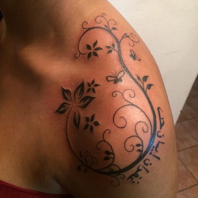 tatouage fleur grimpante 226