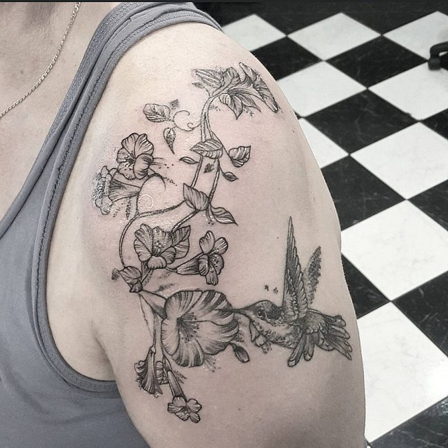 tatouage fleur grimpante 52